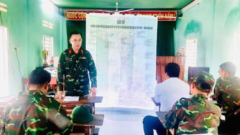 ĐOÀN CÔNG TÁC QUÂN KHU 5 KIỂM TRA CÔNG TÁC PHÒNG, CHỐNG LỤT BÃO TẠI XÃ PHÙ MỸ NAM